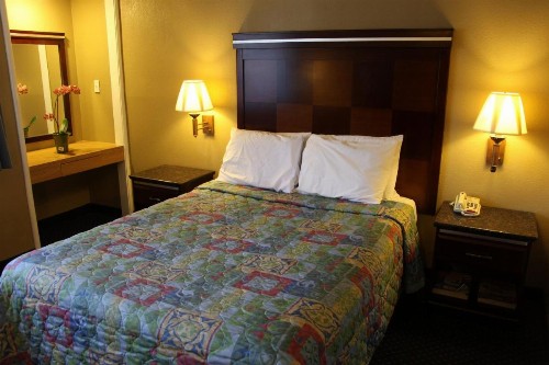 Americas Best Value Inn San Mateo - image 6