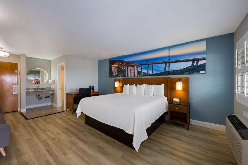 Days Inn by Wyndham San Simeon - image 11