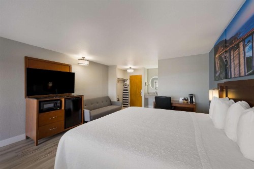 Days Inn by Wyndham San Simeon - image 12