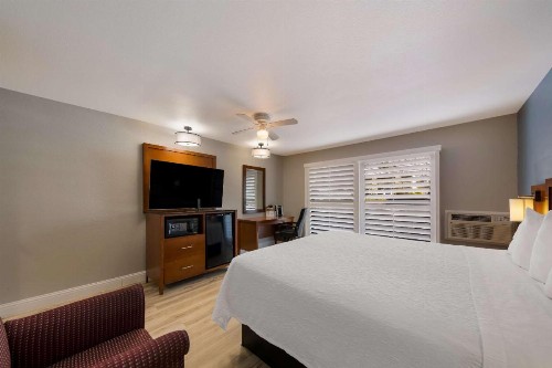 Days Inn by Wyndham San Simeon - image 15