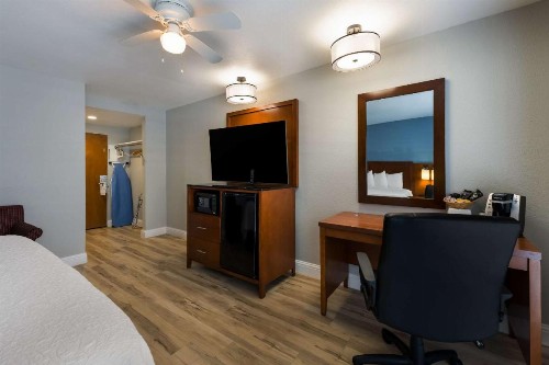 Days Inn by Wyndham San Simeon - image 16
