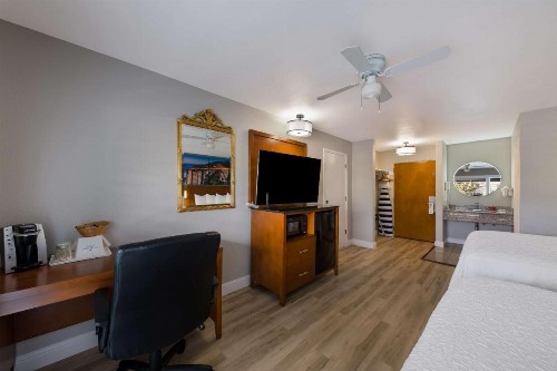 Days Inn by Wyndham San Simeon - image 20