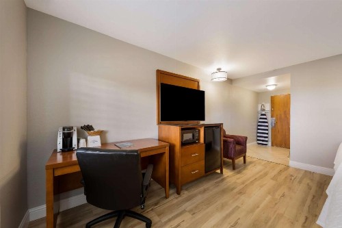 Days Inn by Wyndham San Simeon - image 26