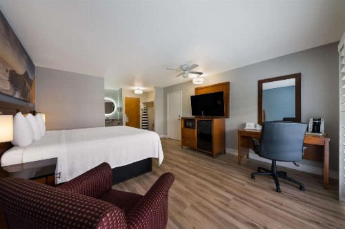 Days Inn by Wyndham San Simeon - image 8