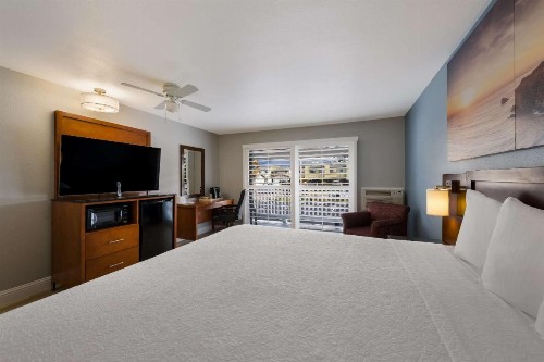 Days Inn by Wyndham San Simeon - image 9