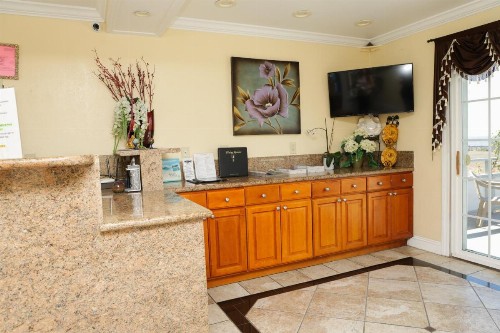 Sea Breeze Inn - San Simeon - image 2