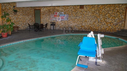 Silver Surf Motel - image 11
