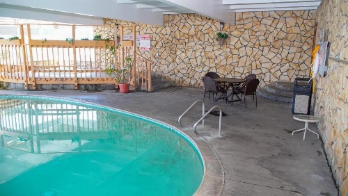 Silver Surf Motel - image 13