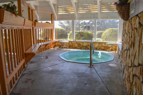 Silver Surf Motel - image 18