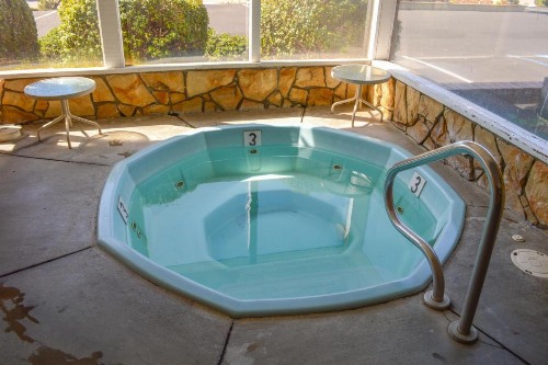 Silver Surf Motel - image 19