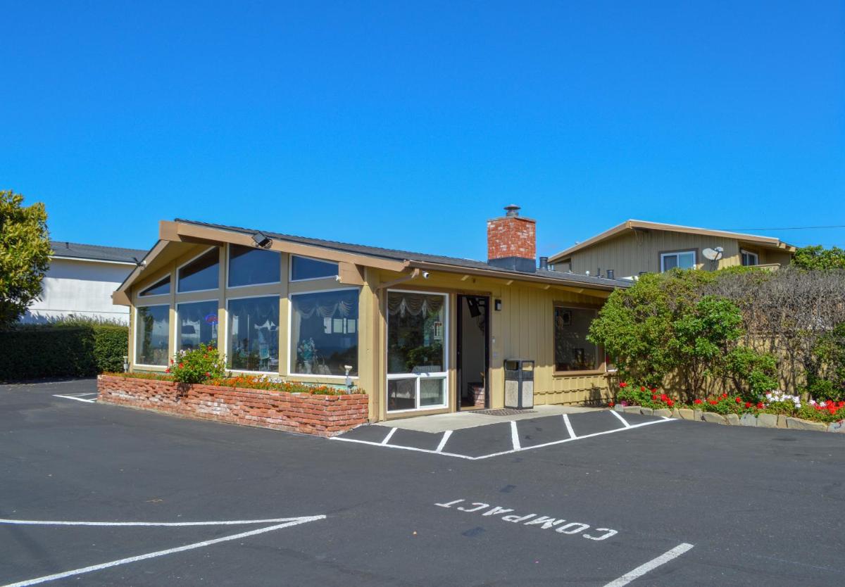 Silver Surf Motel - image 2