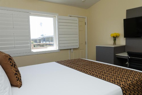 Silver Surf Motel - image 31