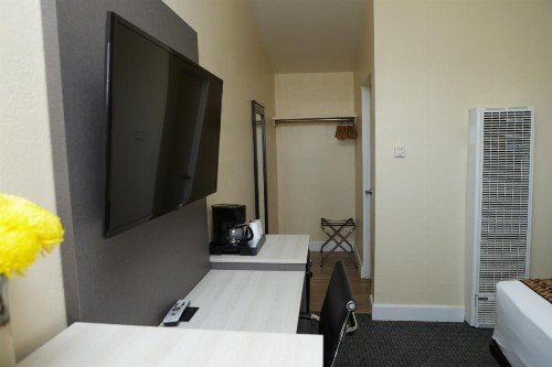 Silver Surf Motel - image 32