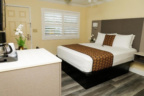 Silver Surf Motel - image 34