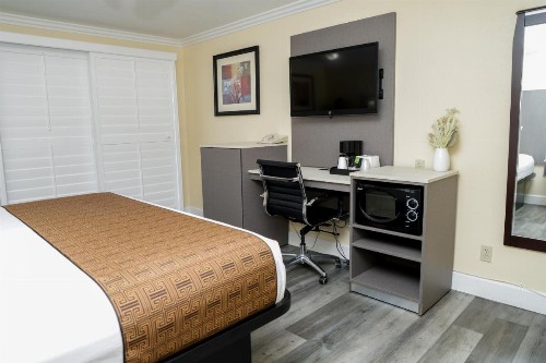 Silver Surf Motel - image 44
