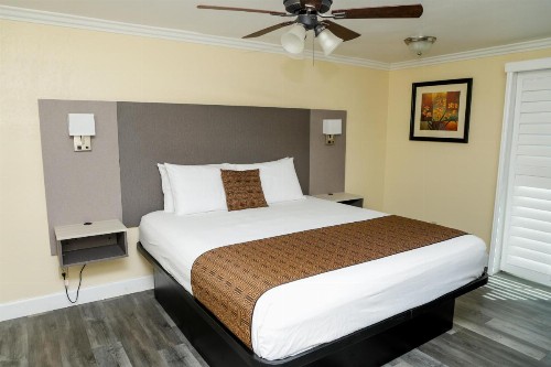 Silver Surf Motel - image 46