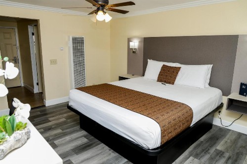 Silver Surf Motel - image 47