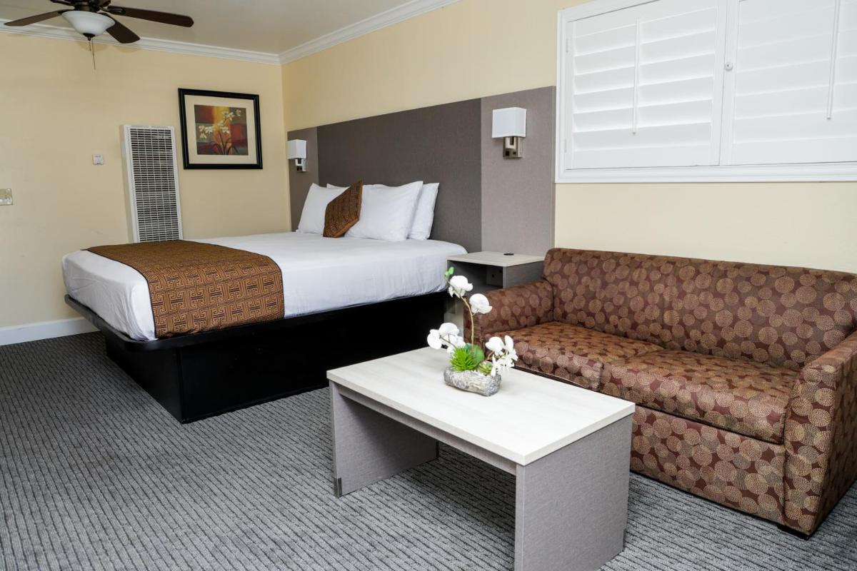 Silver Surf Motel - image 6