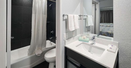 Knights Inn San Ysidro - image 12