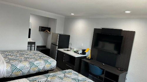 Knights Inn San Ysidro - image 36