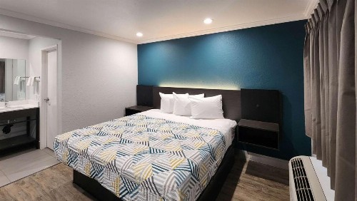 Knights Inn San Ysidro - image 8