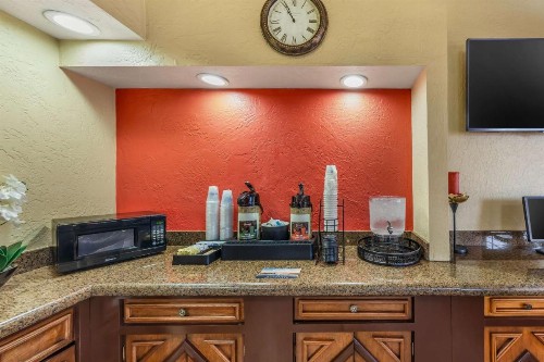 Best Western Americana Inn - image 18