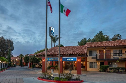 Best Western Americana Inn - image 20