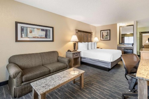 Best Western Americana Inn - image 35