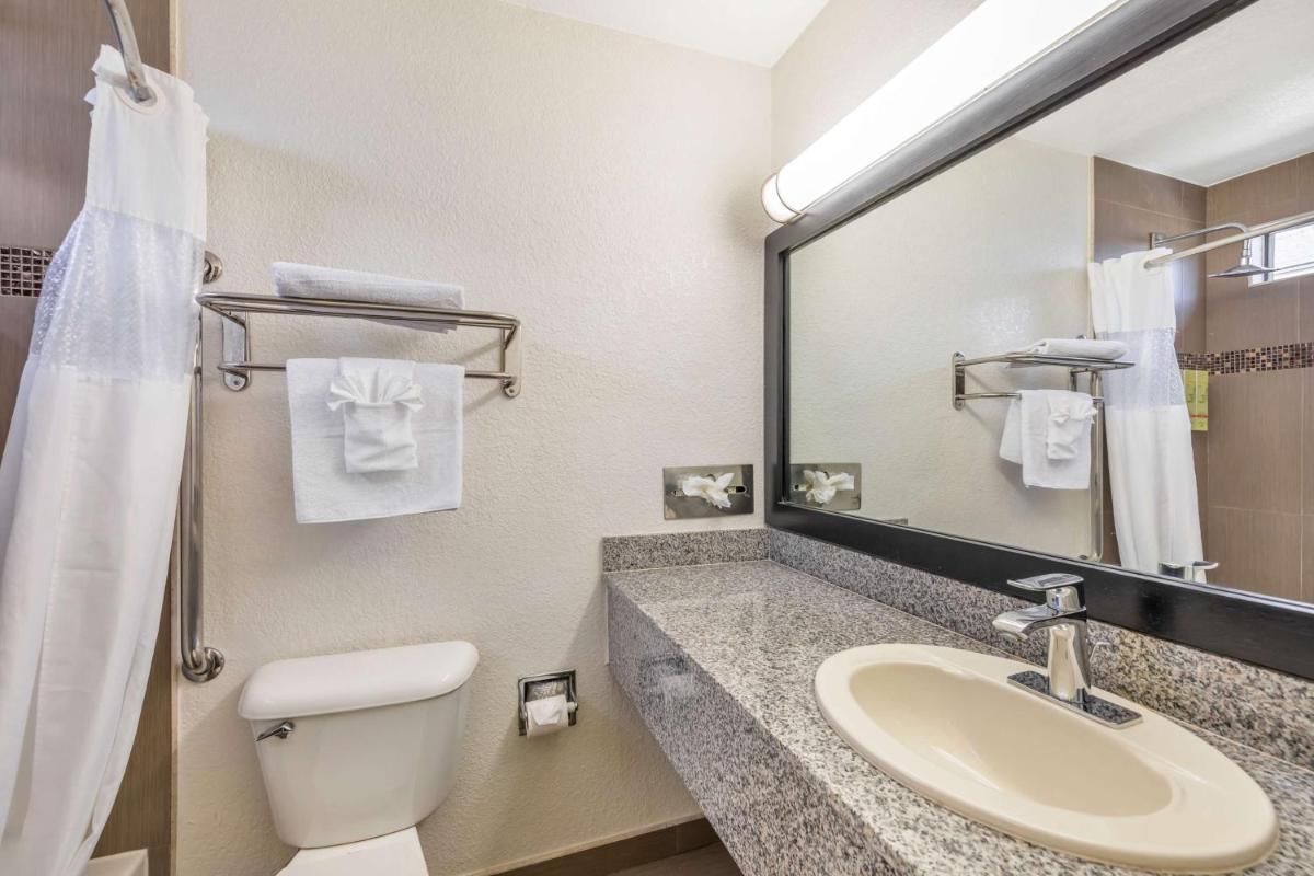 Best Western Americana Inn - image 4
