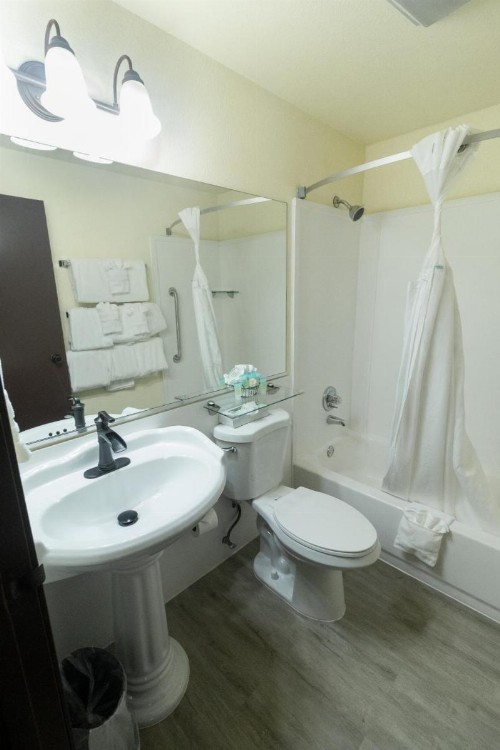 FairBridge Inn and Suites Sandpoint - image 28