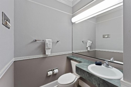 Cedar Street Hotel & Suites - image 22