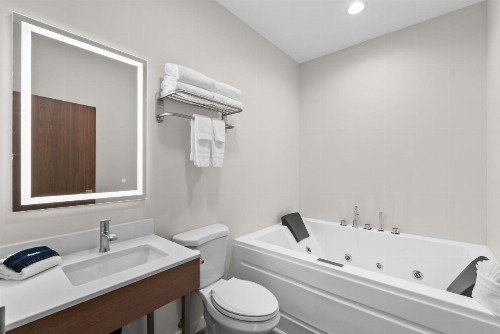 Cedar Street Hotel & Suites - image 25