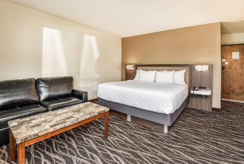 Cedar Street Hotel & Suites - image 28