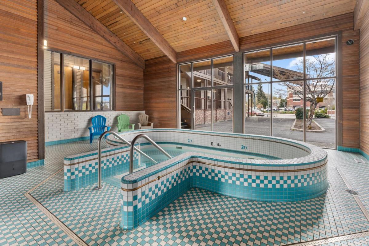 Cedar Street Hotel & Suites - image 3