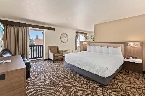 Cedar Street Hotel & Suites - image 31