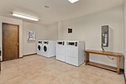 Cedar Street Hotel & Suites - image 41