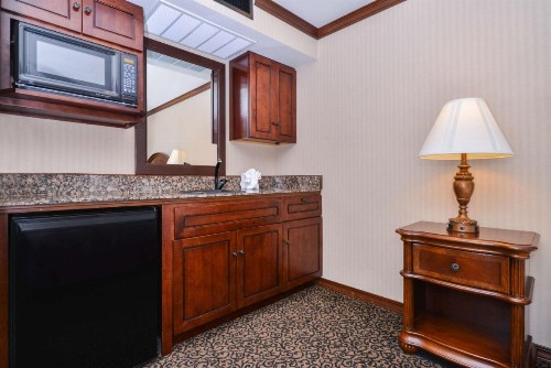 Best Western Edgewater Resort - image 14