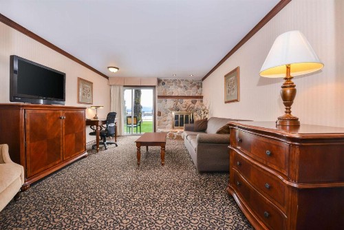 Best Western Edgewater Resort - image 22