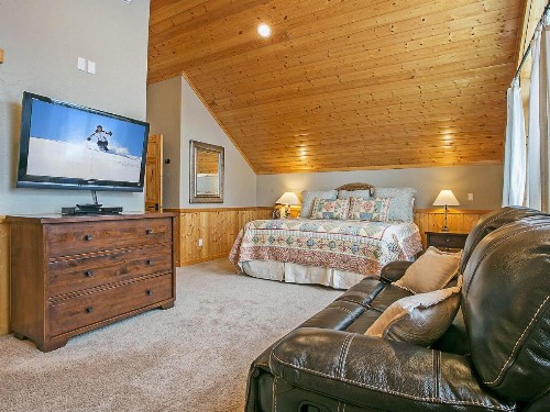 Crystal Springs Chalet - image 4
