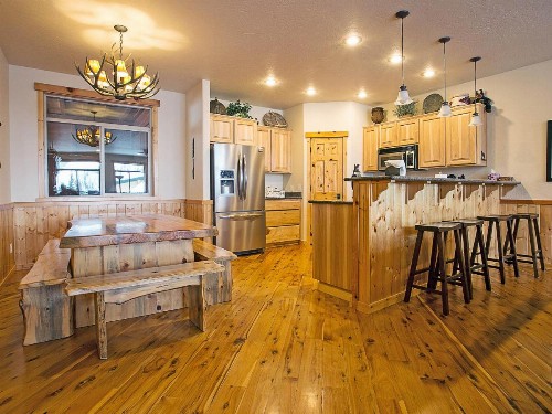 Crystal Springs Chalet - image 6