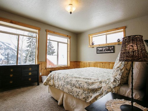 Crystal Springs Chalet - image 9