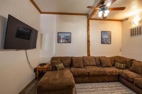 Mogul Hill Cabin - image 12