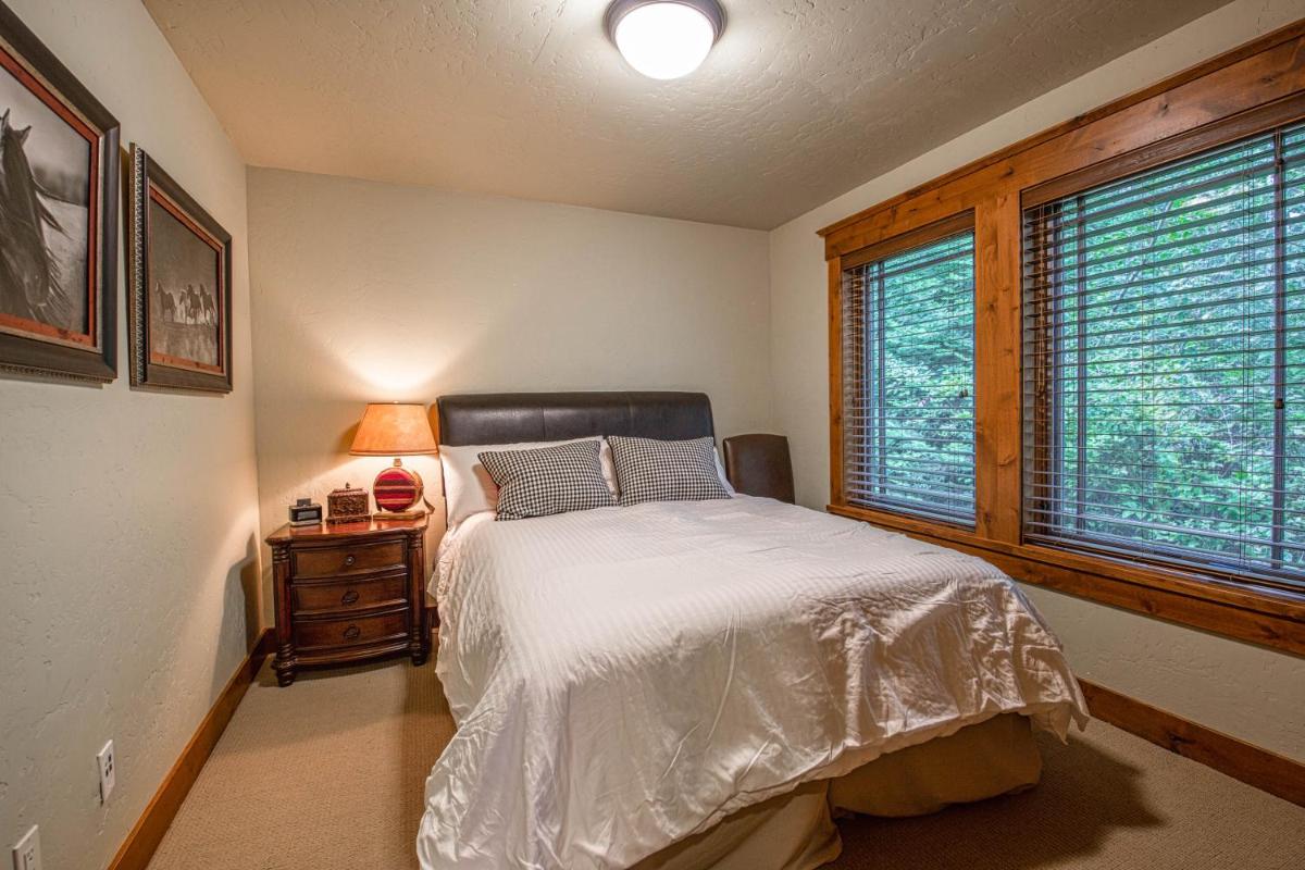 Idaho Club Lodge Home - image 7