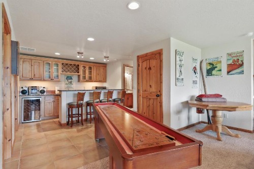 Lakefront Luxury - image 10