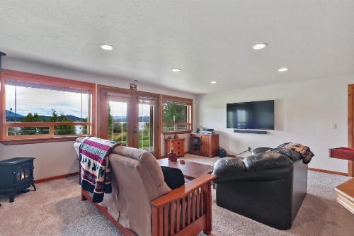 Lakefront Luxury - image 6