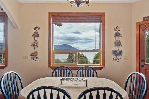 Lakefront Luxury - image 8