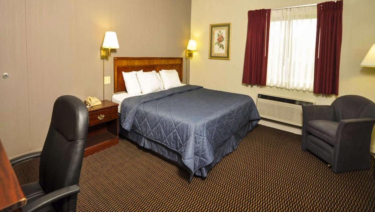 Best Budget Inn Sandusky - main image