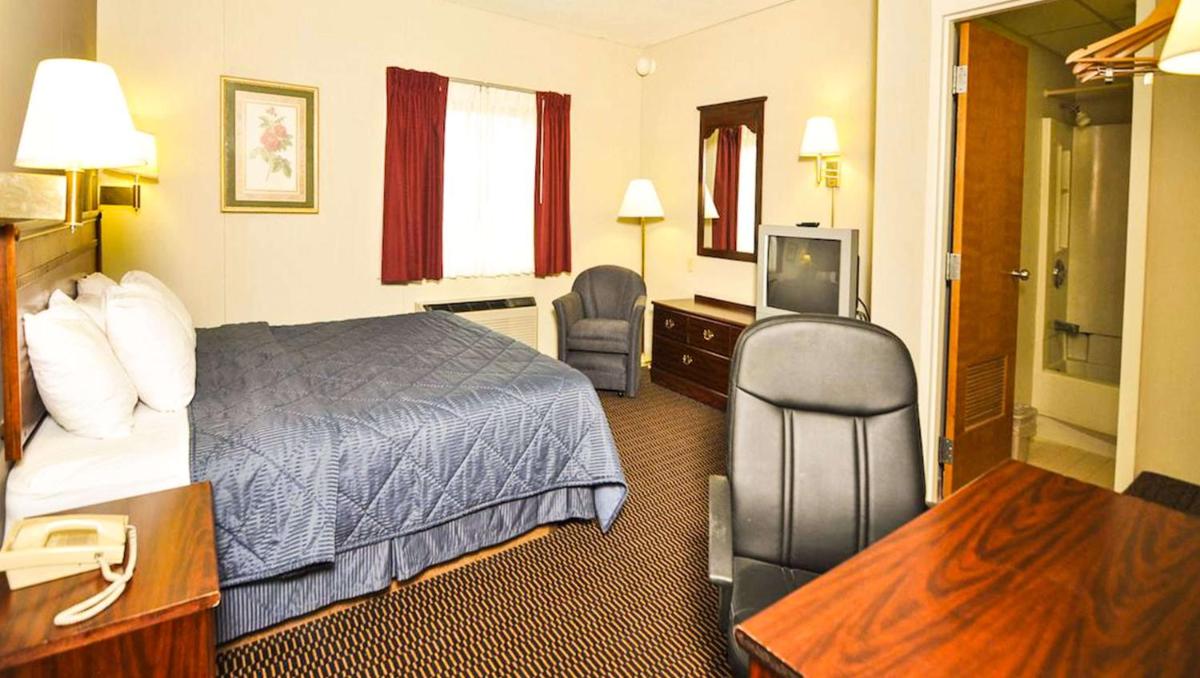 Best Budget Inn Sandusky - image 3