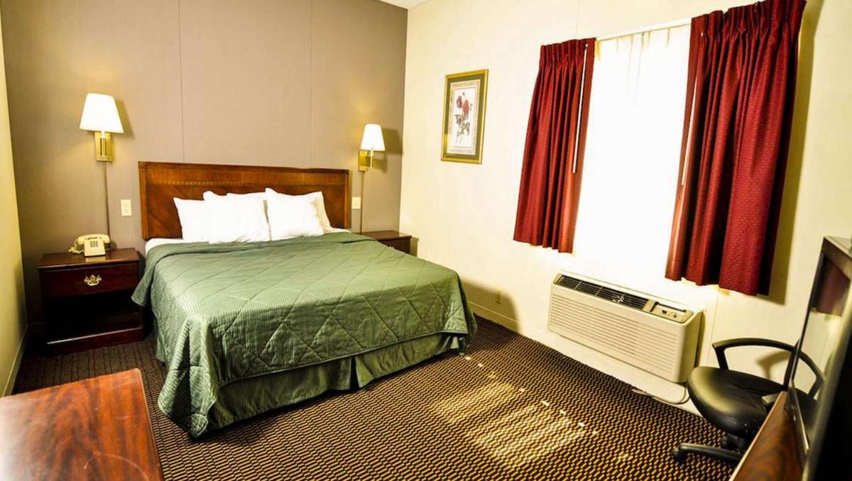 Best Budget Inn Sandusky - image 5