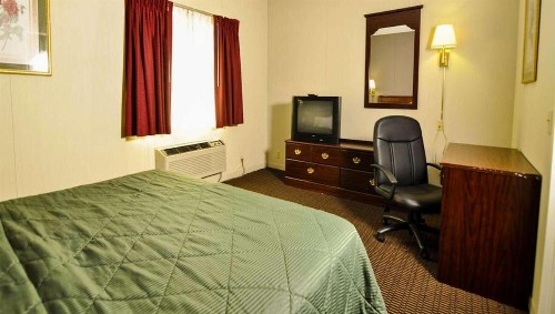 Best Budget Inn Sandusky - image 6